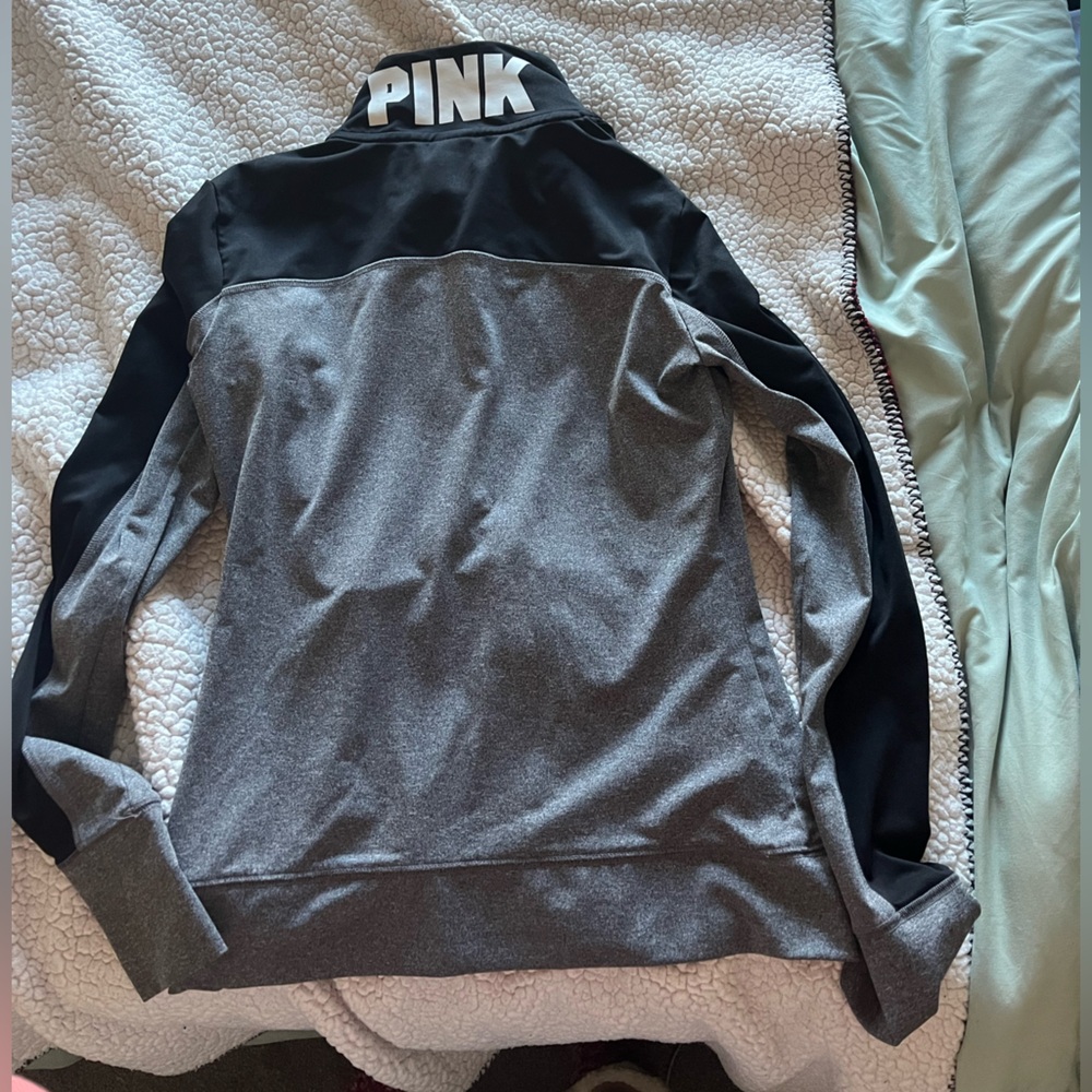 PINK active jacket with zipper pockets